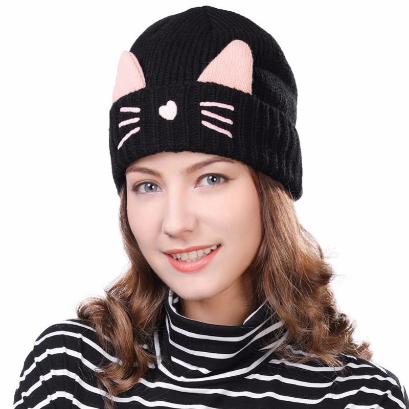 Adorable Oreille De Chat Et Moustaches Dessinent Des Bonnets Tricotés D'hiver