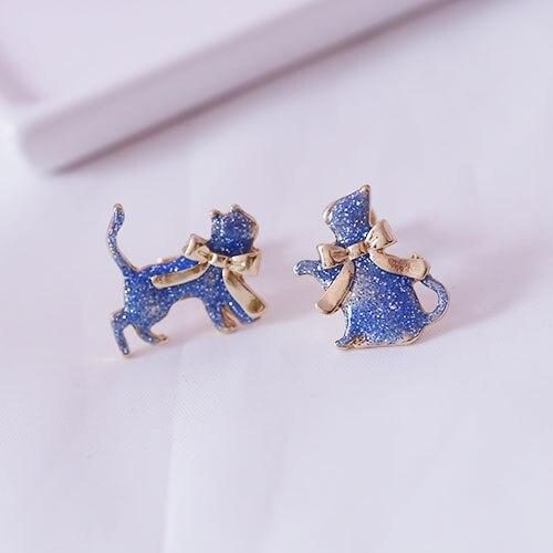 Chat Bleu Avec Boucles D'oreilles En Or