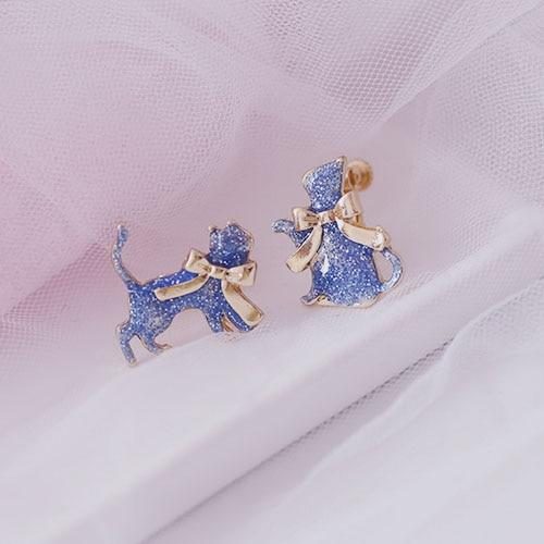 Chat Bleu Avec Boucles D'oreilles En Or