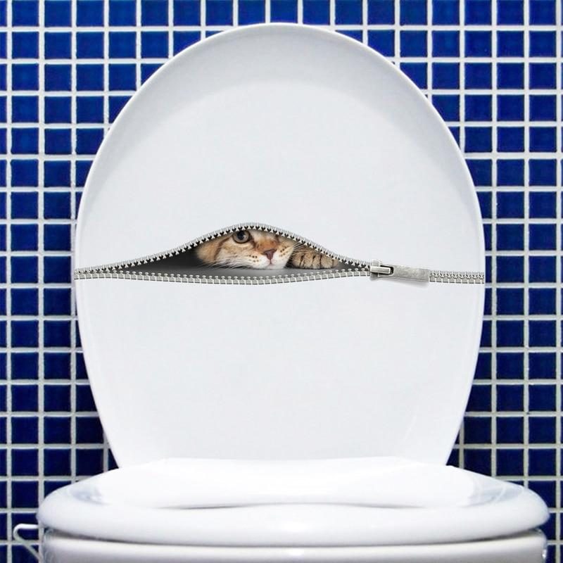 Chat Mignon Dans L'autocollant De Toilette À Glissière