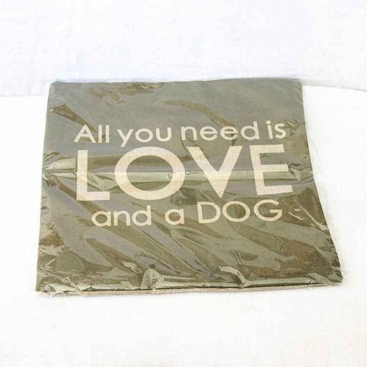 Tout Ce Dont Vous Avez Besoin Est D'amour Et D'une Housse De Coussin Pour Chien